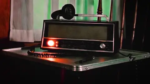 VENDITOR still at 12:06: Late-night radio